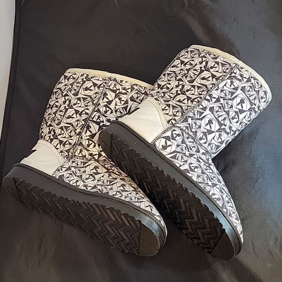 BRAND NEW PLAYBOY BUNNY UGG STYLE WOMEN"S BOOT - Picture 14 of 15